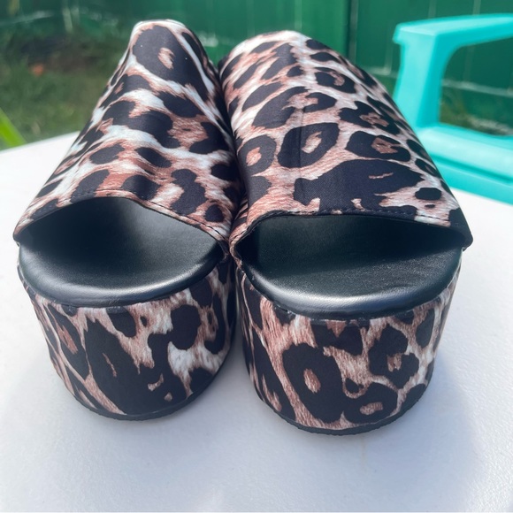 Leopard Platform Sandals - Picture 4 of 6